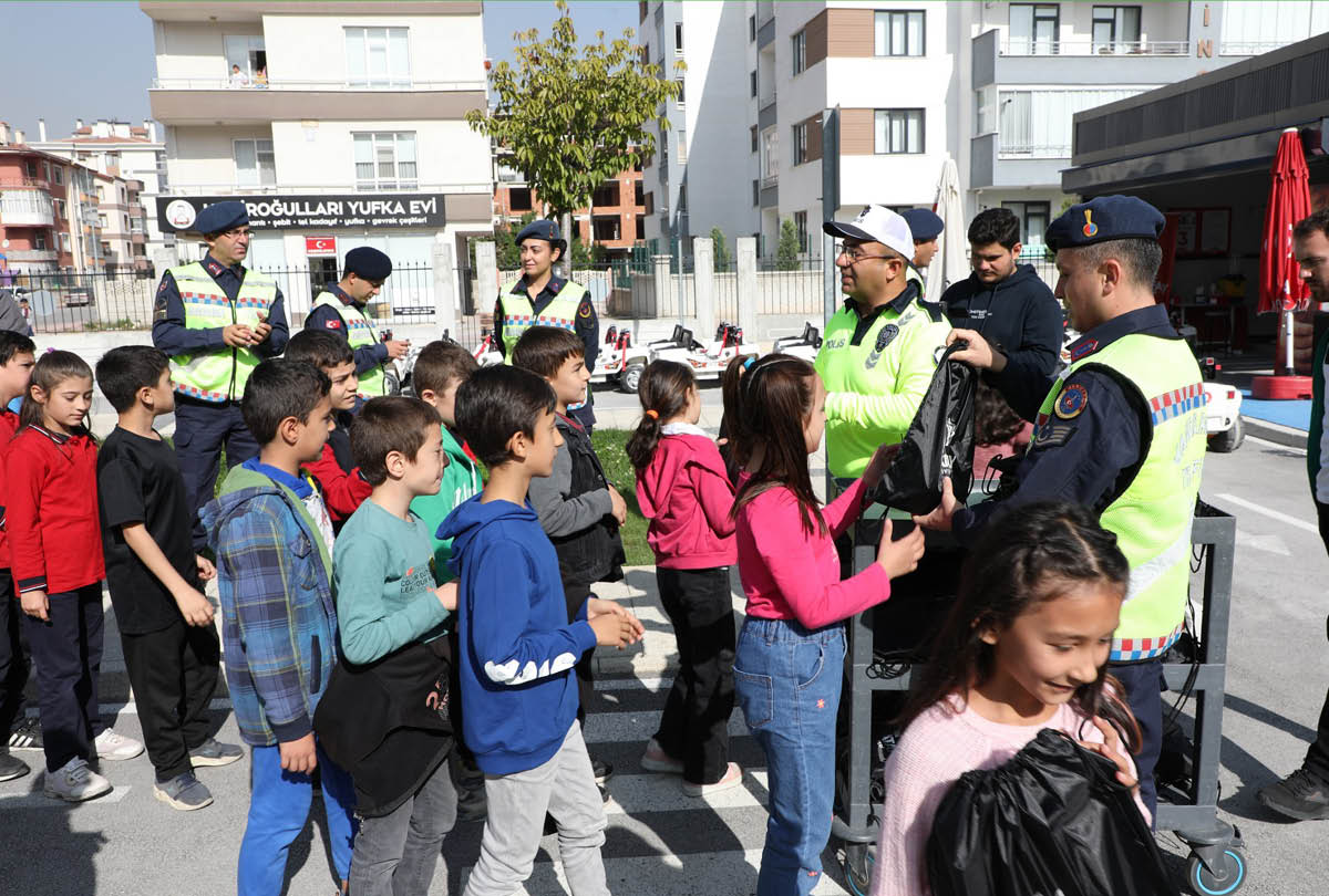 Tüm 4. Sınıflarımıza Trafik Eğitimi Veriyoruz