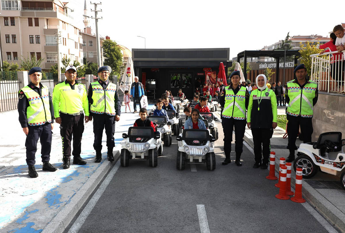 Tüm 4. Sınıflarımıza Trafik Eğitimi Veriyoruz