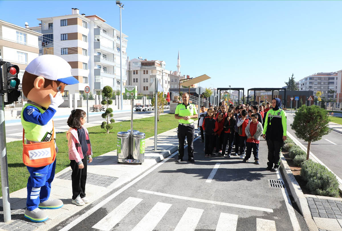 Tüm 4. Sınıflarımıza Trafik Eğitimi Veriyoruz