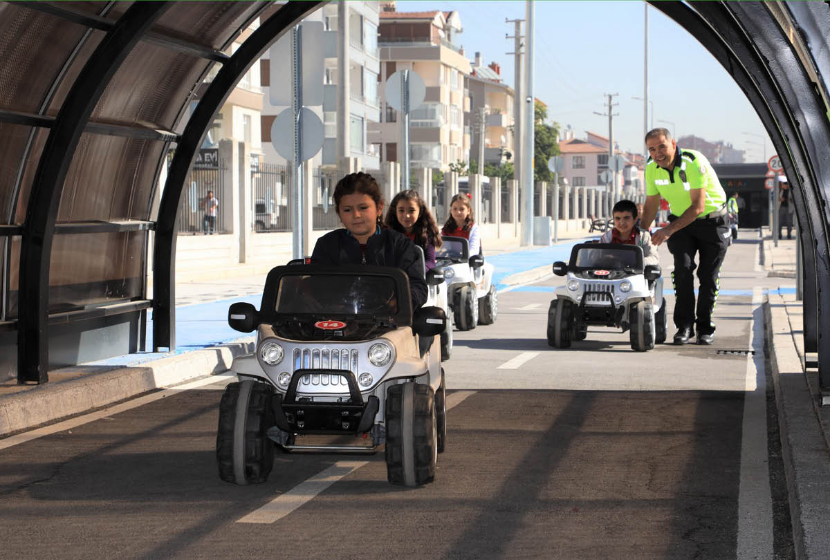 Tüm 4. Sınıflarımıza Trafik Eğitimi Veriyoruz