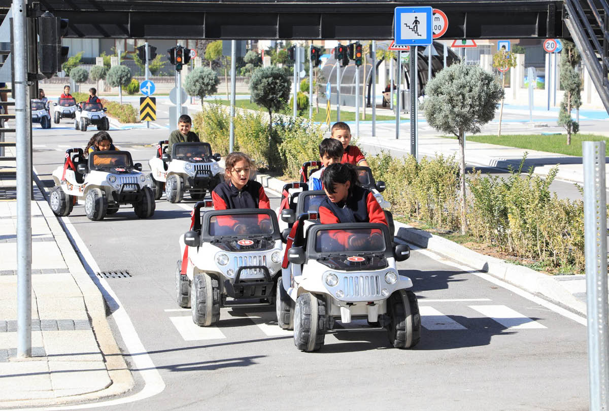 Tüm 4. Sınıflarımıza Trafik Eğitimi Veriyoruz