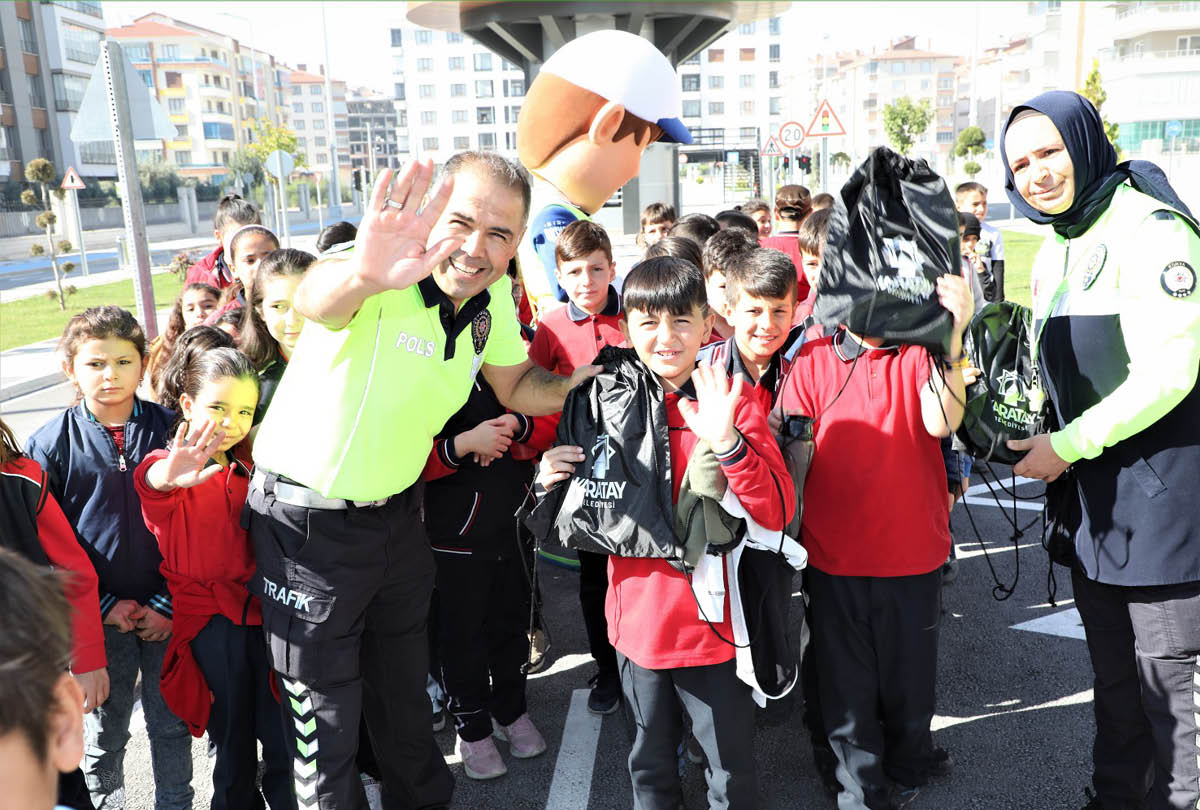 Tüm 4. Sınıflarımıza Trafik Eğitimi Veriyoruz