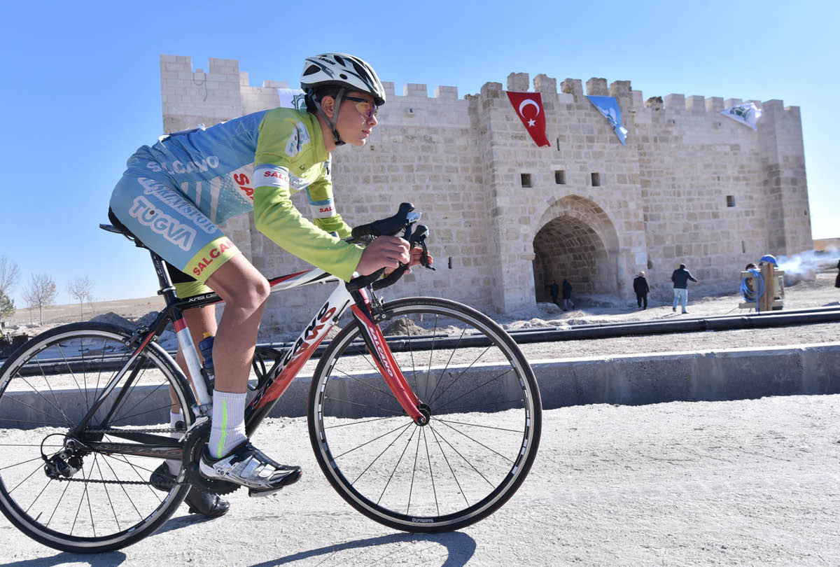 Turnuvalar İle Sporu Tabana Yayıyoruz