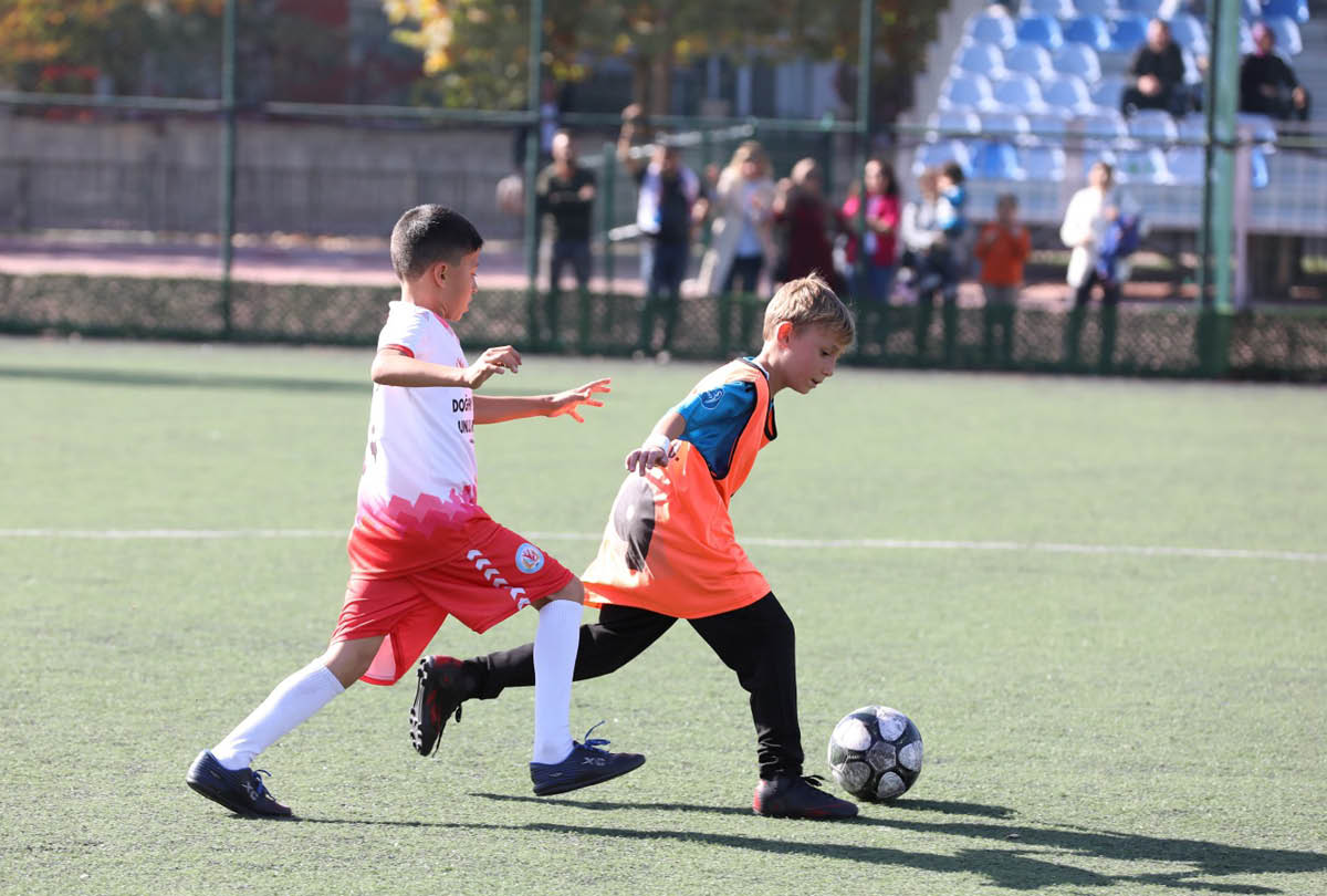 Turnuvalar İle Sporu Tabana Yayıyoruz